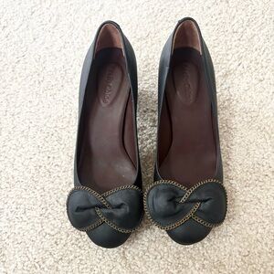 See by Chloé Black Leather Bow Pumps Gold Chain Detail 37